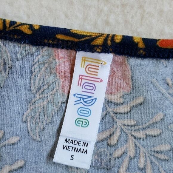 LuLaRoe Perfect T - Picture 2 of 4